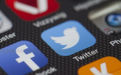 Charla-Coloquio sobre uso seguro de redes sociales